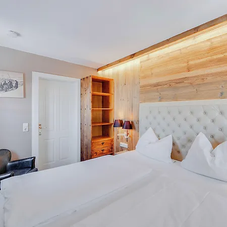 Design Anna アパート キッツビュール