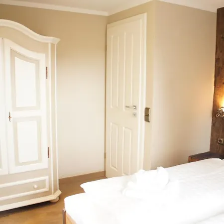 Design Anna アパート キッツビュール